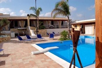 Carlo Hotel