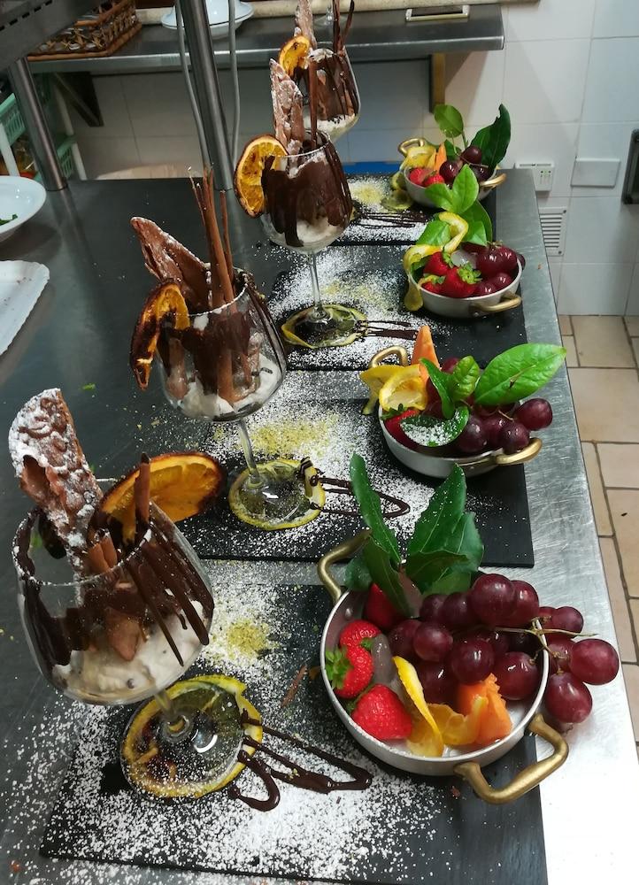 Carlo Hotel