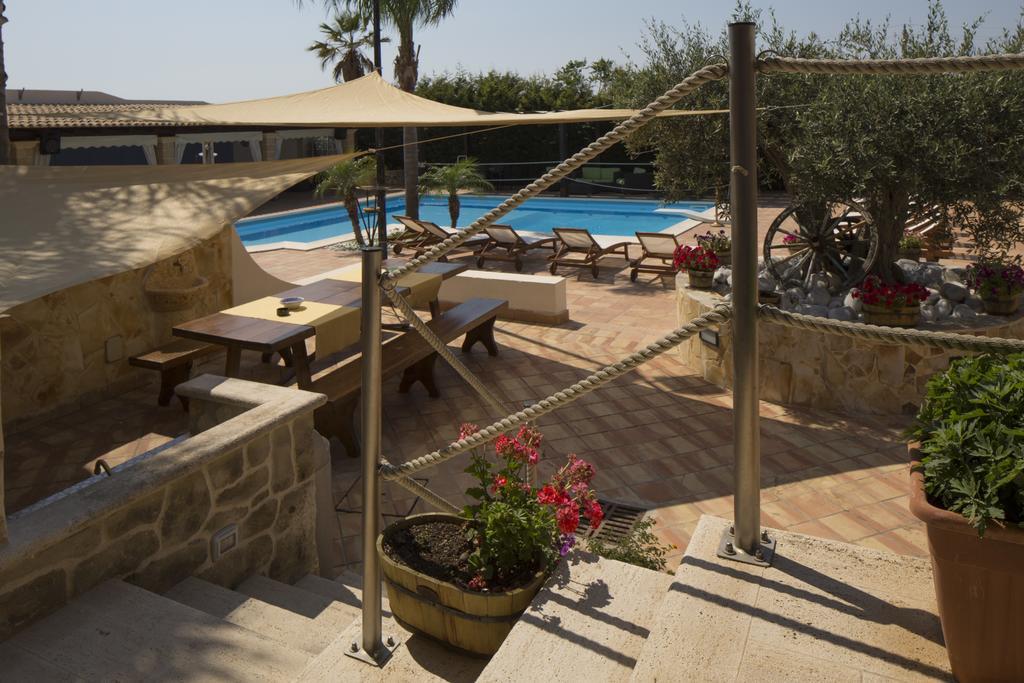 Carlo Hotel